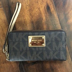 Michael Kors wallet wristlet